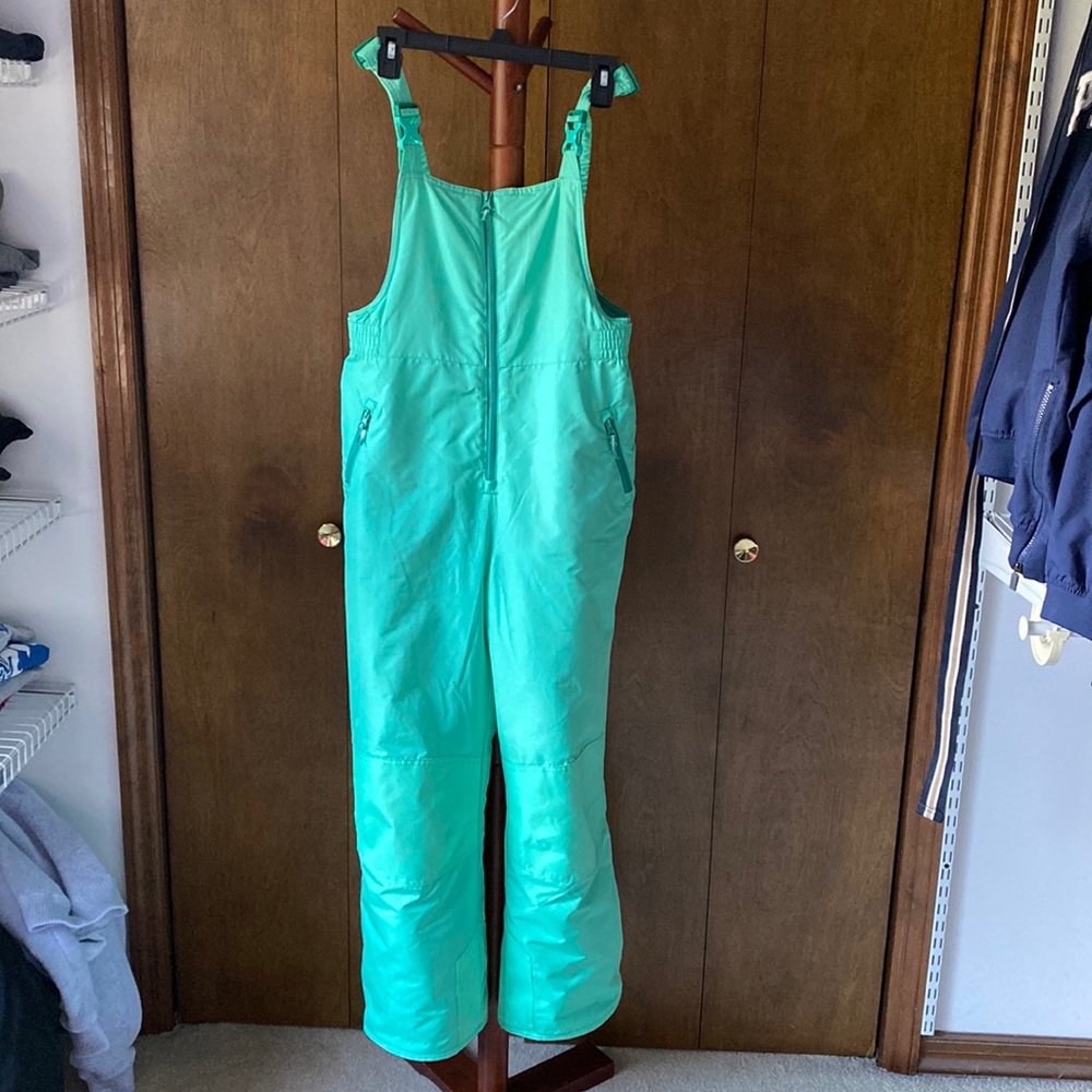 Youth snow suit. Size XL